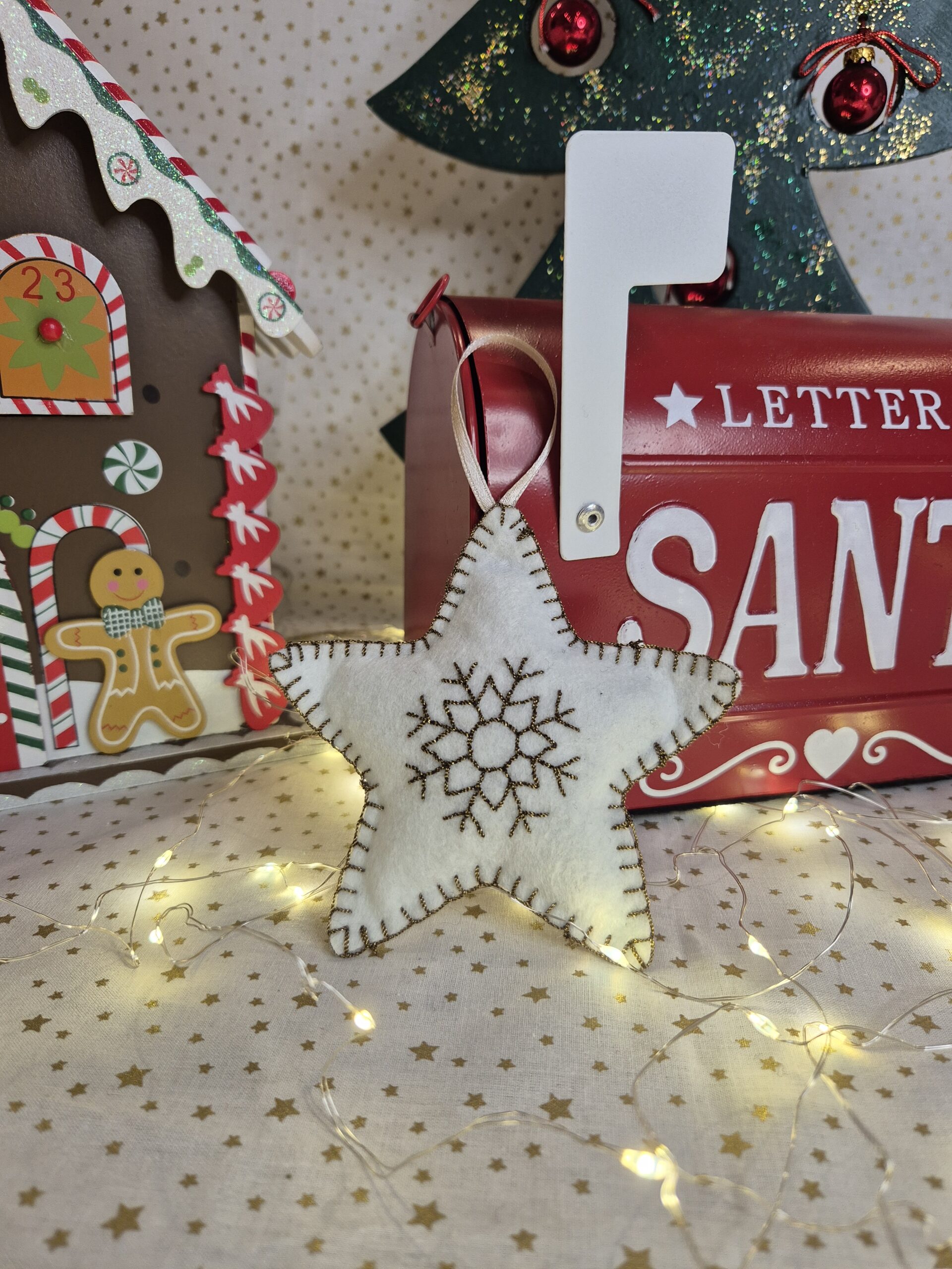 Déco étoile de Noël blanche mise en scène