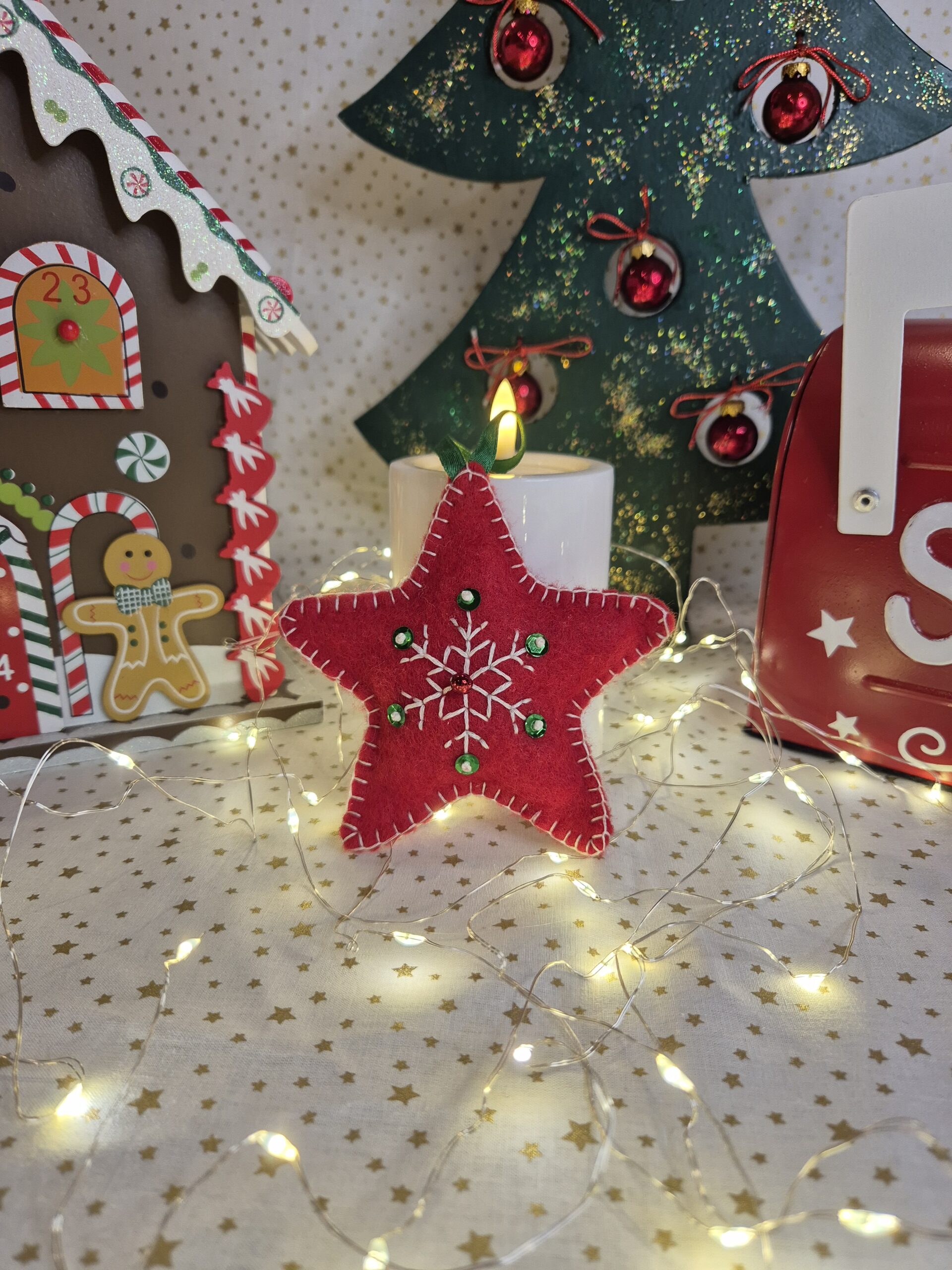 Déco étoile de Noël rouge mise en scène