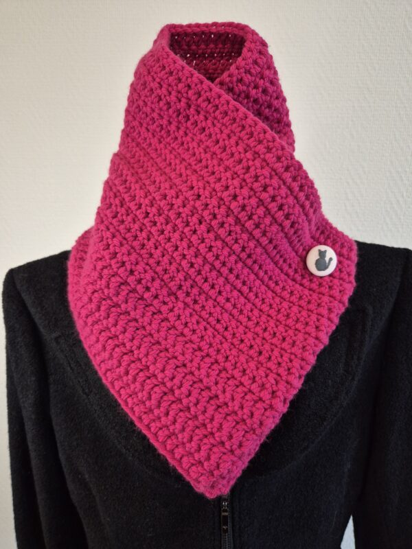 Snood rose chat porté