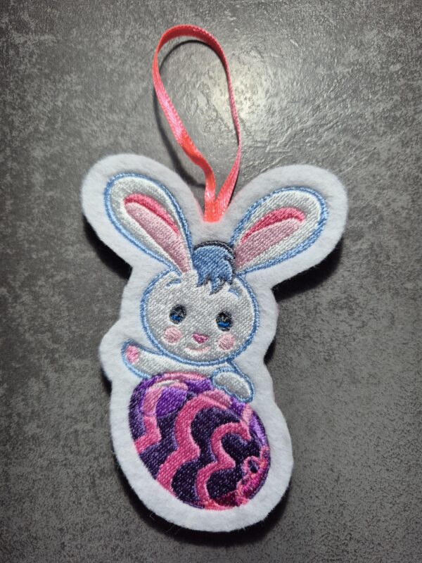Lapin oeuf violet