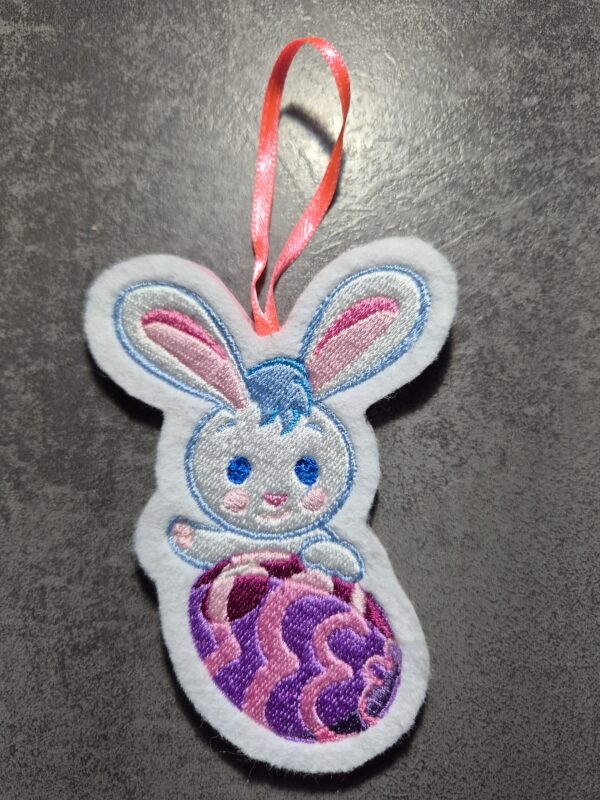 Lapin oeuf violet clair