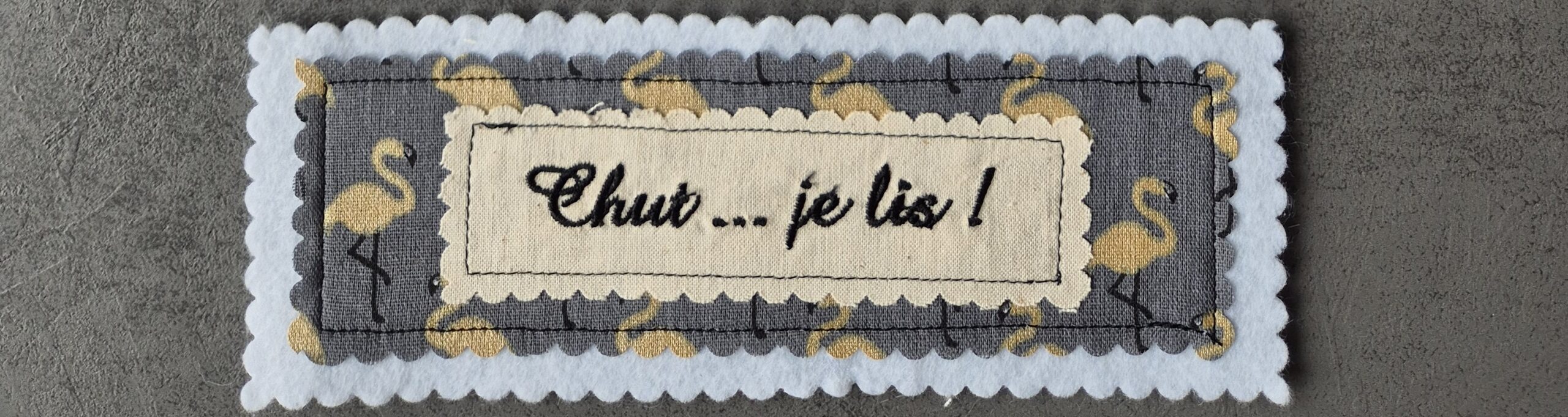 Flamant doré Chut Je lis