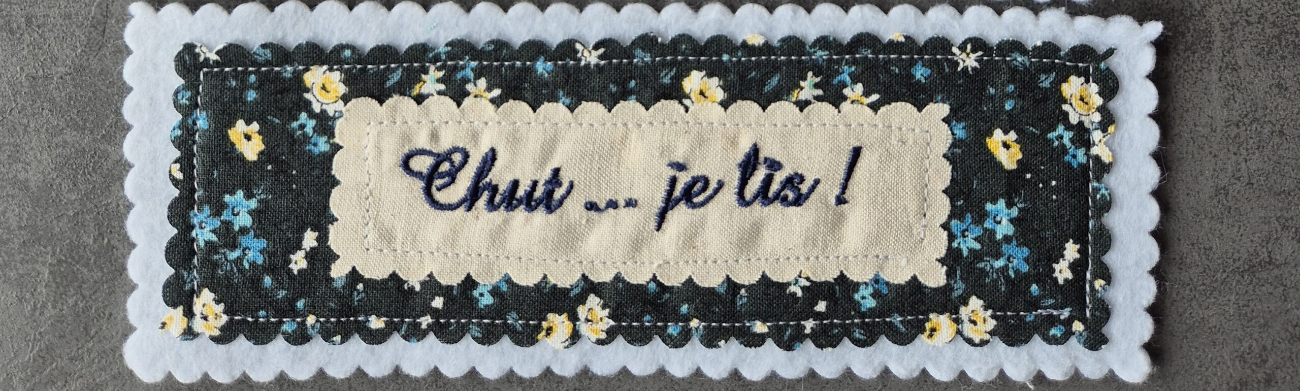 Fleuri bleu marine Chut Je lis