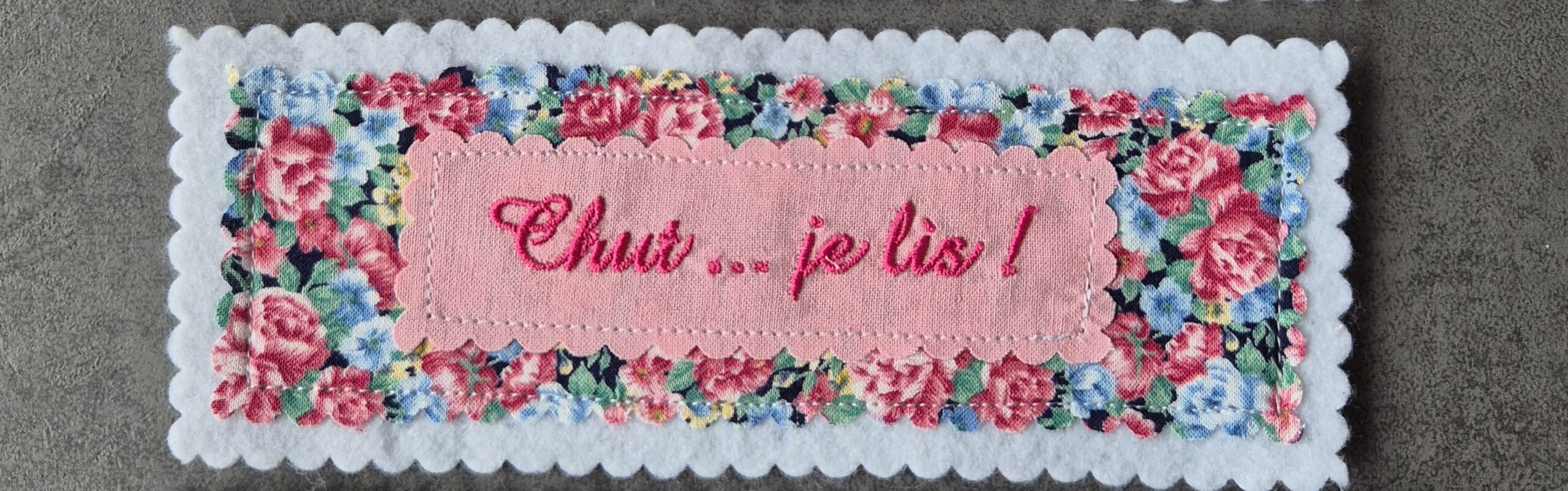 Fleuri rose Chut Je lis