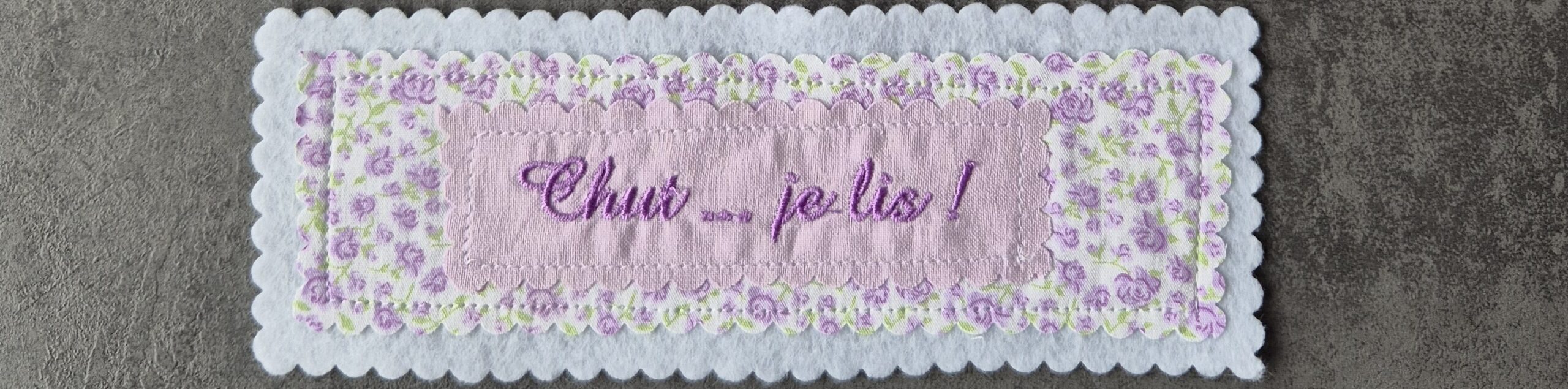 Fleuri violet Chut Je lis