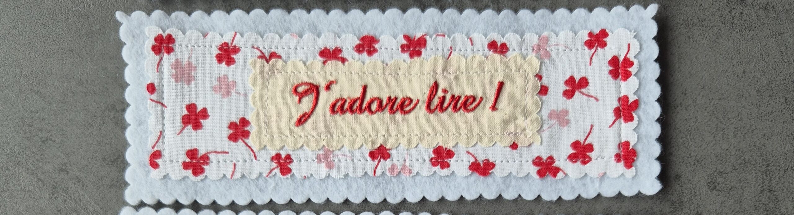 Trèfle rouge J'adore lire